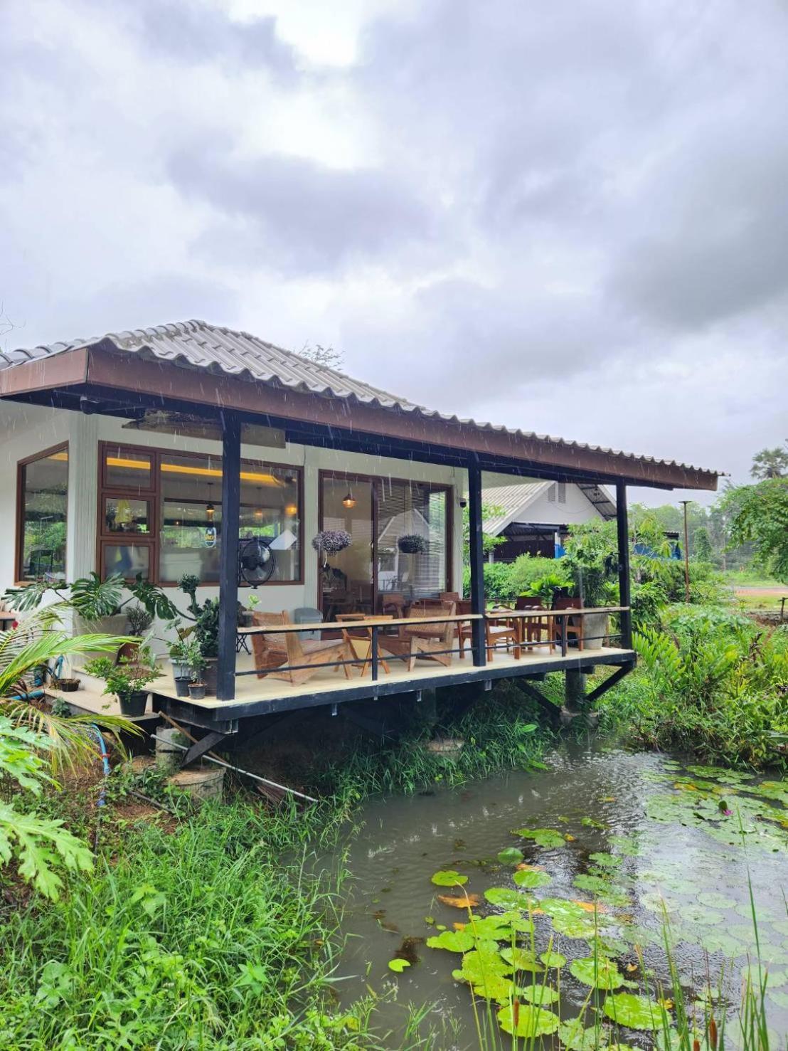 The Duck Cafe And Resort Trat Exteriér fotografie