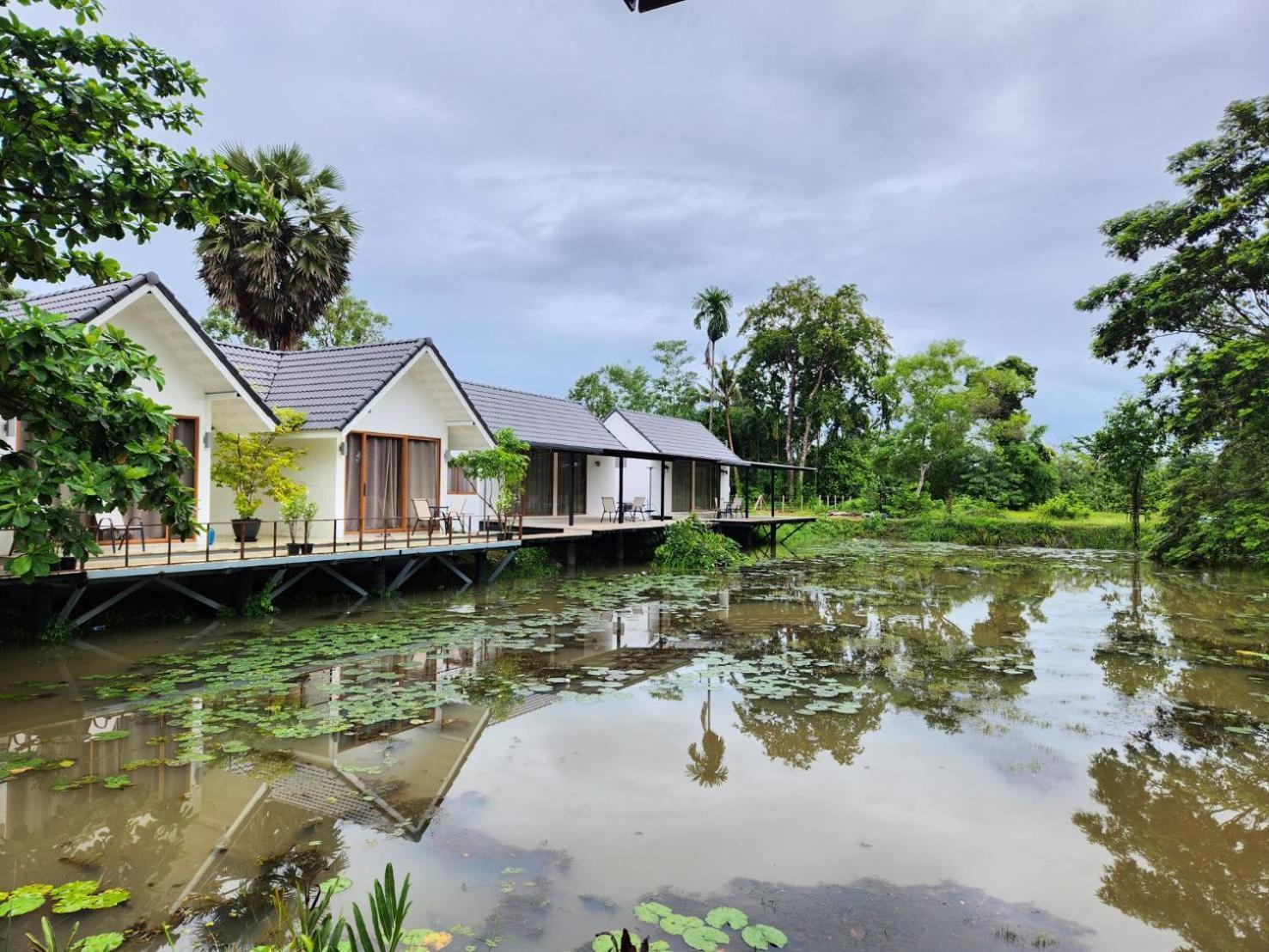 The Duck Cafe And Resort Trat Exteriér fotografie