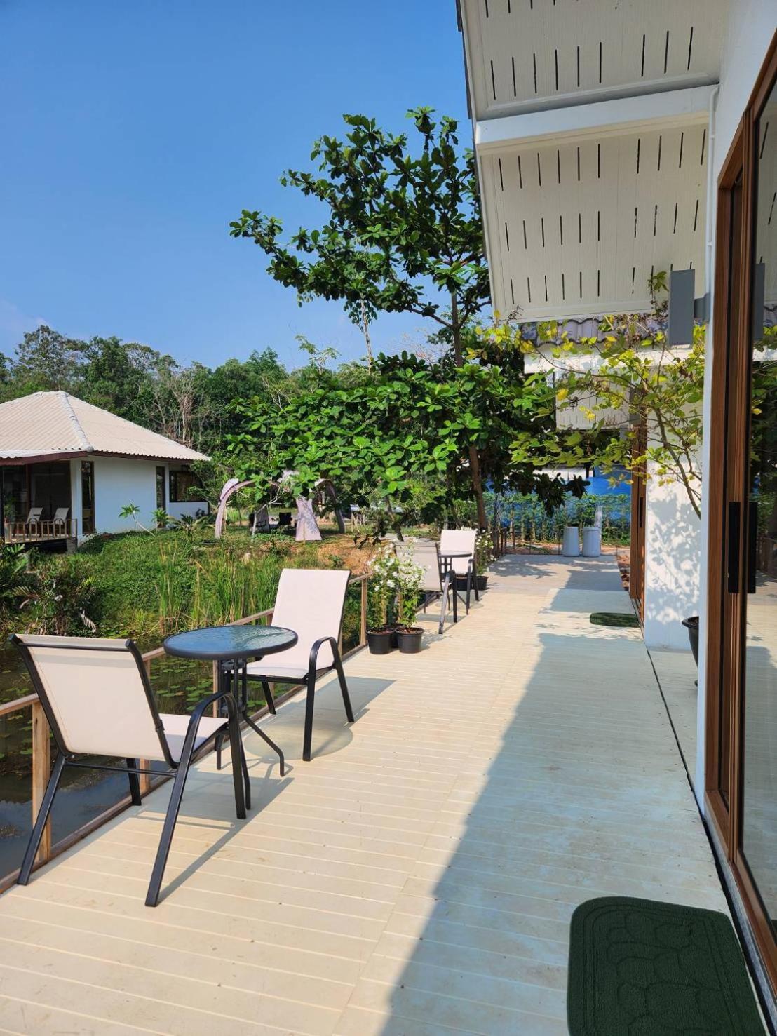 The Duck Cafe And Resort Trat Exteriér fotografie